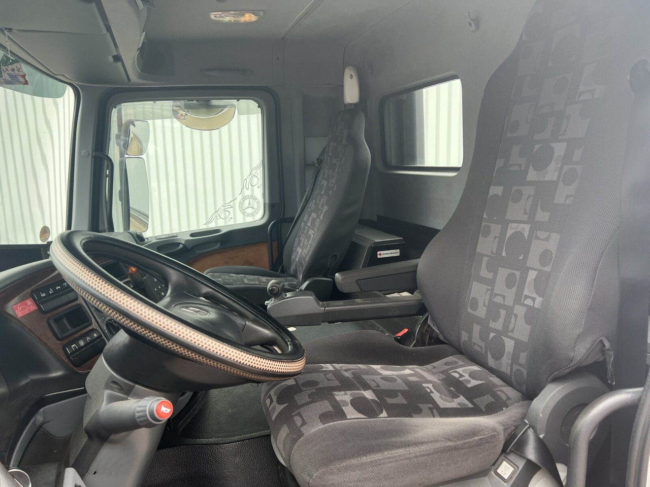 Mercedes-Benz Actros 2546 L 6x2 Actros 2546 L 6x2/48, Lift-/Lenkachse, RK 20.70 bis 7 m Container - Hook lift truck: picture 3 Mercedes-Benz Actros 2546 L 6x2 Actros 2546 L 6x2/48, Lift-/Lenkachse, RK 20.70 bis 7 m Container - Hook lift truck: picture 3