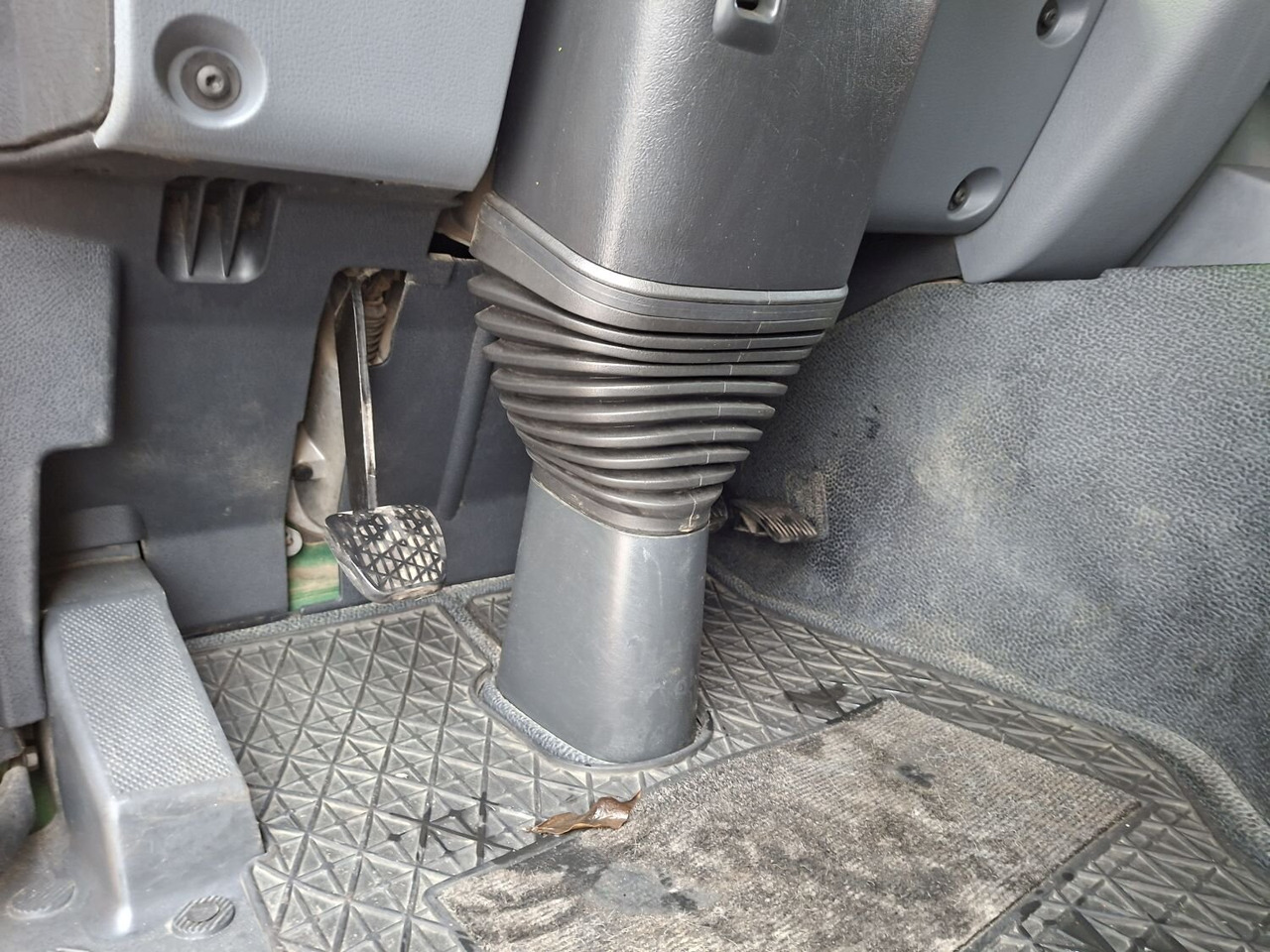 Leasing of Mercedes-Benz Actros 4146 K 8x4/4 Actros 4146 K 8x4/4, Retarder, Kran Hiab XS 477 E-7 HiPro, Seilwinde, 2x Funk Mercedes-Benz Actros 4146 K 8x4/4 Actros 4146 K 8x4/4, Retarder, Kran Hiab XS 477 E-7 HiPro, Seilwinde, 2x Funk: picture 6 Leasing of Mercedes-Benz Actros 4146 K 8x4/4 Actros 4146 K 8x4/4, Retarder, Kran Hiab XS 477 E-7 HiPro, Seilwinde, 2x Funk Mercedes-Benz Actros 4146 K 8x4/4 Actros 4146 K 8x4/4, Retarder, Kran Hiab XS 477 E-7 HiPro, Seilwinde, 2x Funk: picture 6