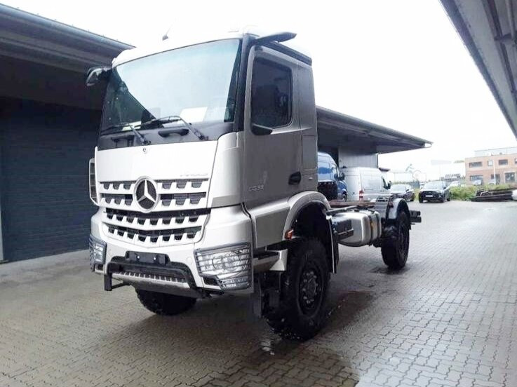Mercedes-Benz Arocs 2053 A 4x4 Arocs 2053 A 4x4, Grounder, MirrorCam, Multimedia Cockpit, Navi - Cab chassis truck: picture 1 Mercedes-Benz Arocs 2053 A 4x4 Arocs 2053 A 4x4, Grounder, MirrorCam, Multimedia Cockpit, Navi - Cab chassis truck: picture 1