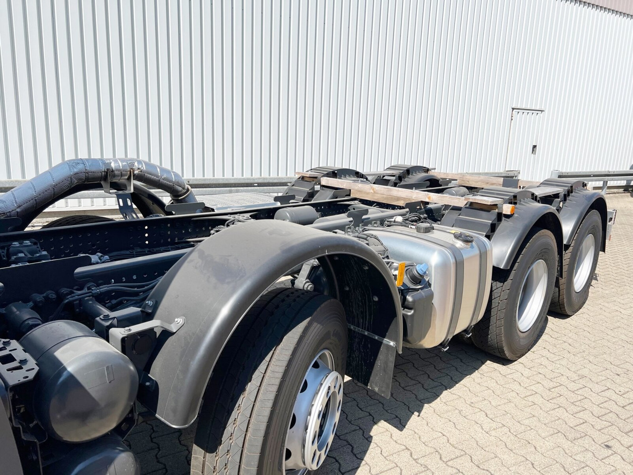 Mercedes-Benz Arocs 3240 8x4 Arocs 3240 8x4, Meiller 3-Seiten Kipper, ca. 14m³ - Tipper: picture 2 Mercedes-Benz Arocs 3240 8x4 Arocs 3240 8x4, Meiller 3-Seiten Kipper, ca. 14m³ - Tipper: picture 2