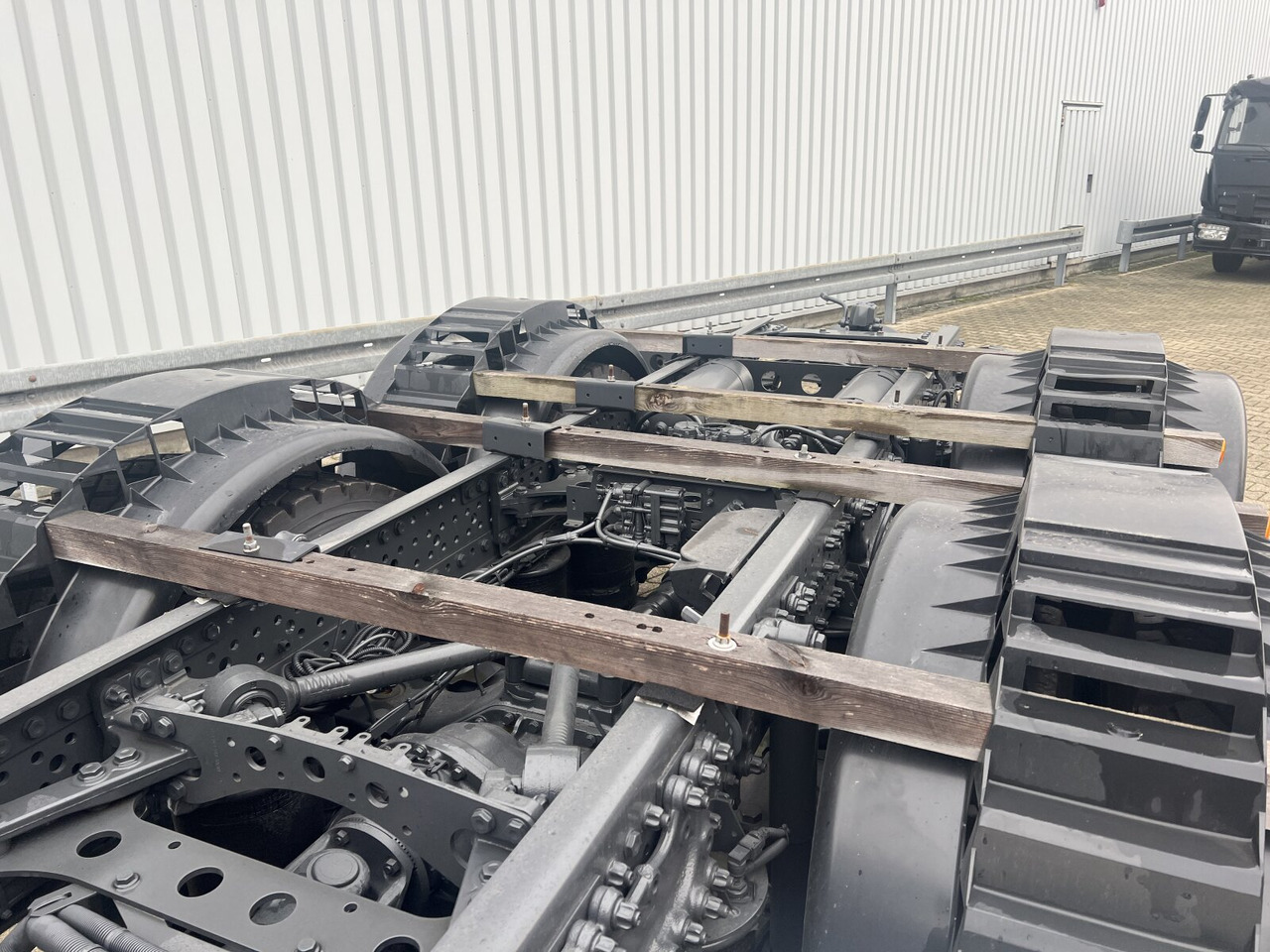 Mercedes-Benz Arocs 3251 L 8x4/4 Arocs 3251 L 8x4/4, mit Motorabtrieb C plus NA - Cab chassis truck: picture 3 Mercedes-Benz Arocs 3251 L 8x4/4 Arocs 3251 L 8x4/4, mit Motorabtrieb C plus NA - Cab chassis truck: picture 3