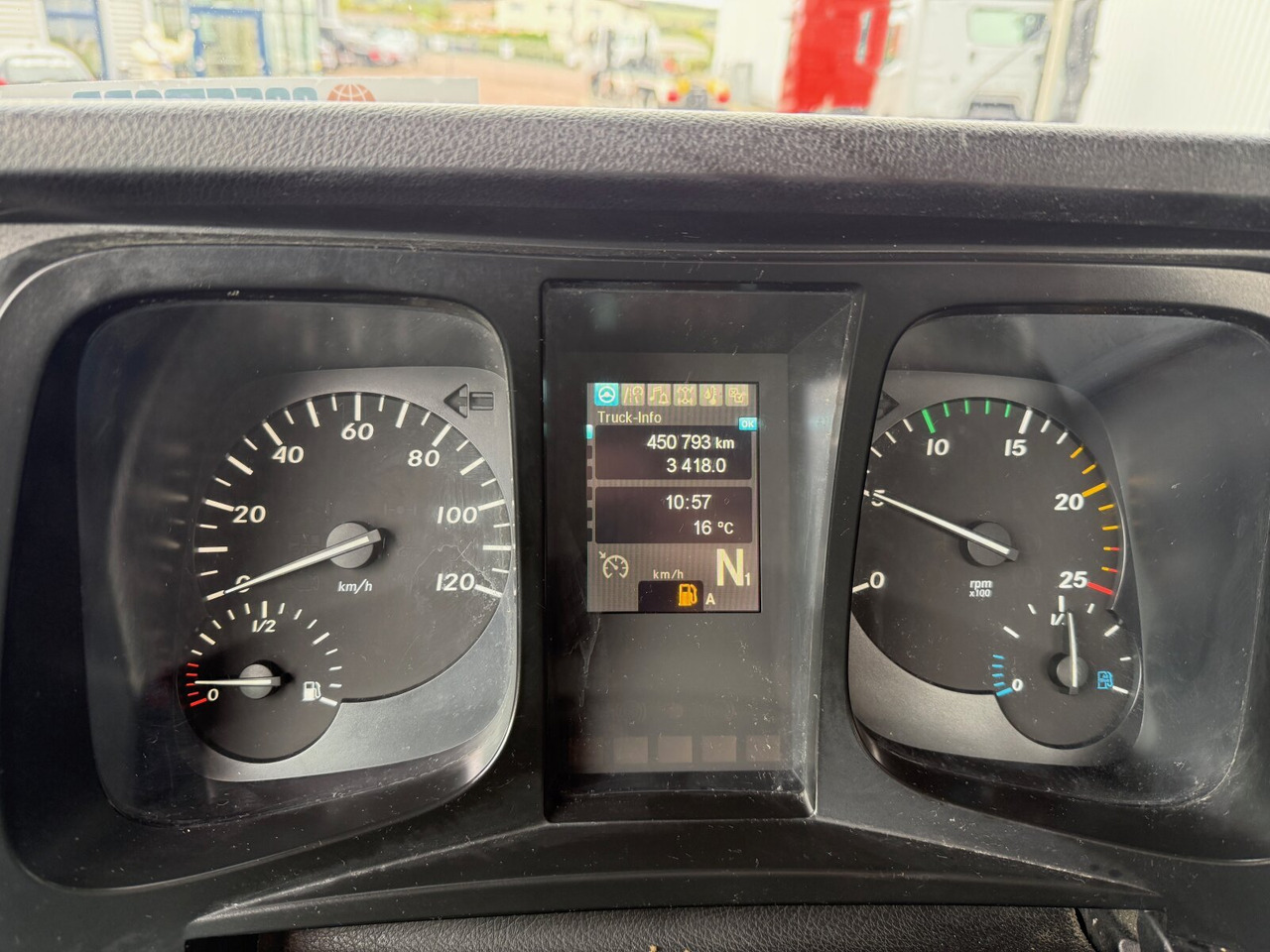 Mercedes-Benz Arocs 3363 K 6x4 Arocs 3363 K 6x4, Grounder, Turbo-Retarder-Kupplung, Bordmatik - Tipper: picture 4 Mercedes-Benz Arocs 3363 K 6x4 Arocs 3363 K 6x4, Grounder, Turbo-Retarder-Kupplung, Bordmatik - Tipper: picture 4