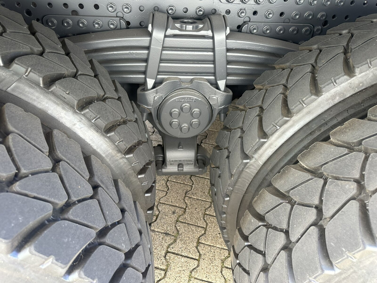 Mercedes-Benz Arocs 4142 K 8x4/4 Arocs 4142/45 K 8x4/4, Meiller Bordmatik links - Tipper: picture 3 Mercedes-Benz Arocs 4142 K 8x4/4 Arocs 4142/45 K 8x4/4, Meiller Bordmatik links - Tipper: picture 3