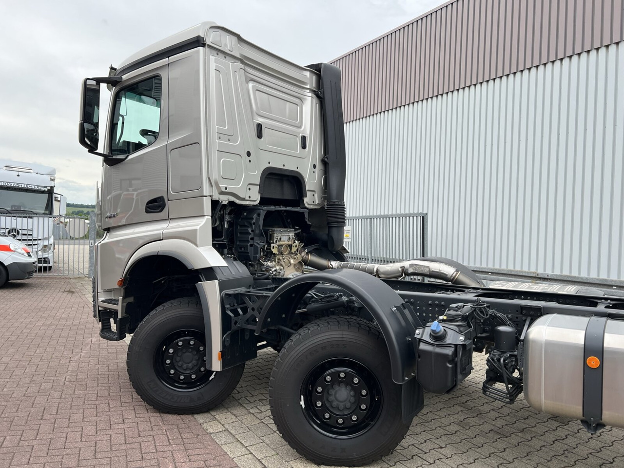 Hook lift truck Mercedes-Benz Arocs 4163/8x4 Arocs 4163/8x4, Hiab 26.59, Funk, Multimedia Cockpit,: picture 14 Hook lift truck Mercedes-Benz Arocs 4163/8x4 Arocs 4163/8x4, Hiab 26.59, Funk, Multimedia Cockpit,: picture 14