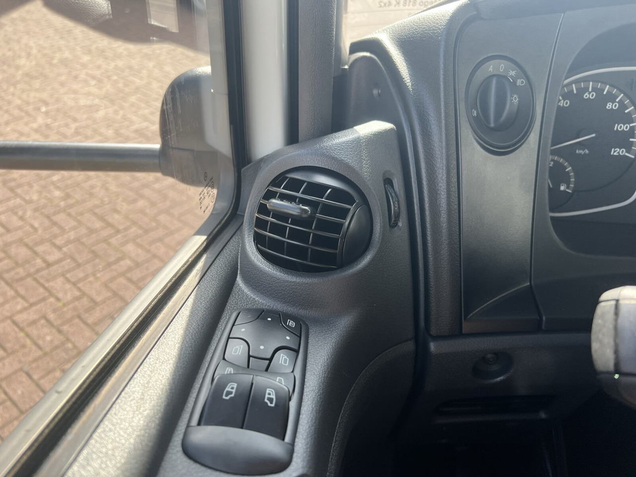 Cab chassis truck Mercedes-Benz Atego 818/23 K 4x2 Atego 818/23 K 4x2, 2x AHK, 5x VORHANDEN!: picture 5