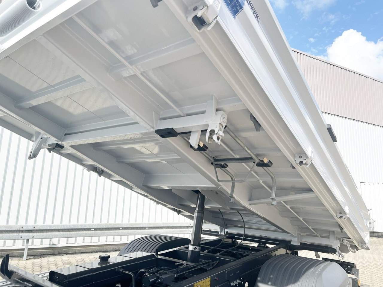 Tipper Mercedes-Benz Atego 818/23 K 4x2 Atego 818/23 K 4x2, 2x AHK, Meiller-Kipper, mehrfach Vorhanden!: picture 9 Tipper Mercedes-Benz Atego 818/23 K 4x2 Atego 818/23 K 4x2, 2x AHK, Meiller-Kipper, mehrfach Vorhanden!: picture 9