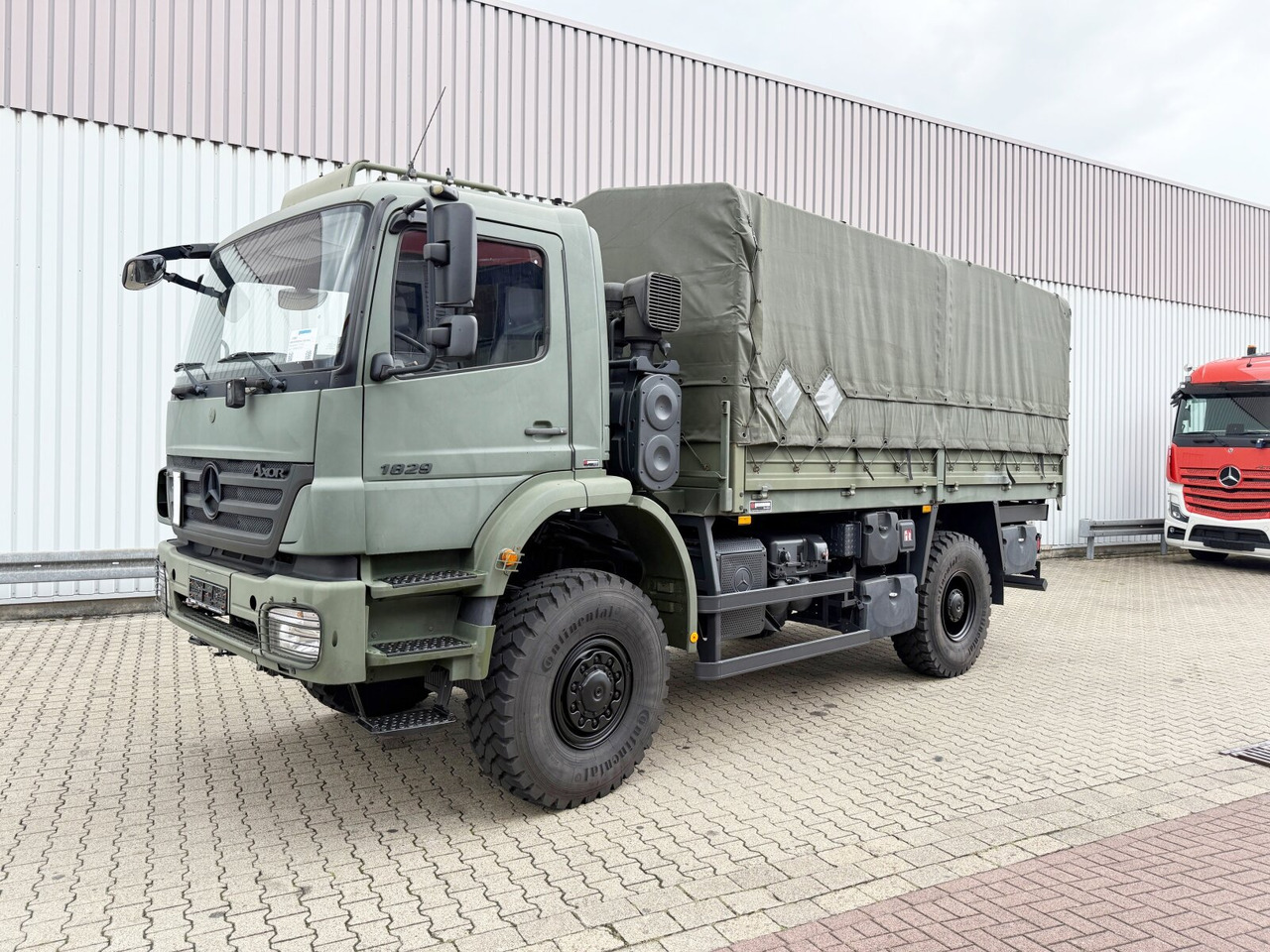 Mercedes-Benz Axor 1829 A 4x4 Axor 1829 A 4x4, Ex- - Dropside/ Flatbed truck: picture 1 Mercedes-Benz Axor 1829 A 4x4 Axor 1829 A 4x4, Ex- - Dropside/ Flatbed truck: picture 1