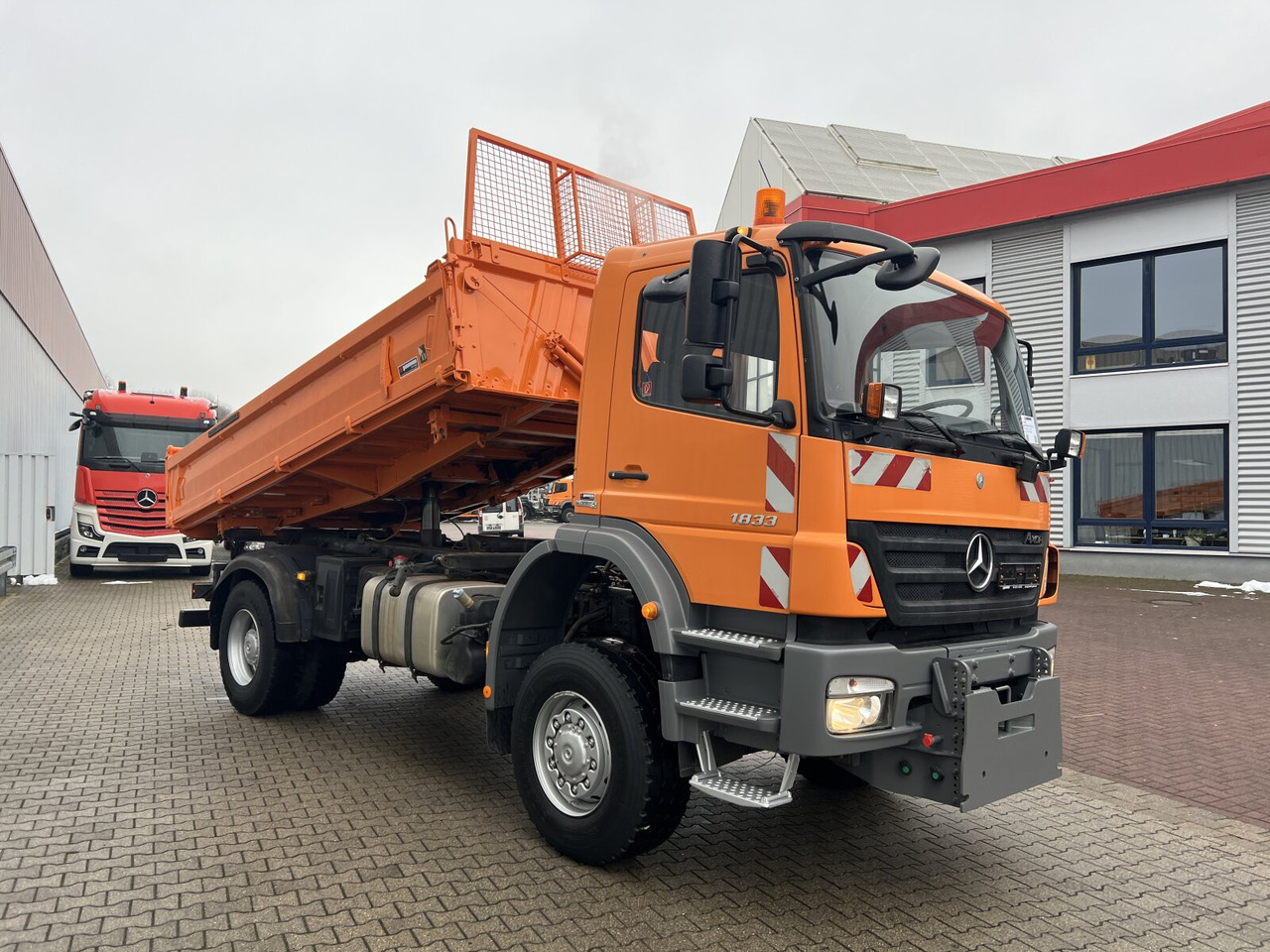 Interior photo 1: Tipper Mercedes-Benz Axor 1833 AK 4x4 Axor 1833 AK 4x4, Winterdienstausstattung