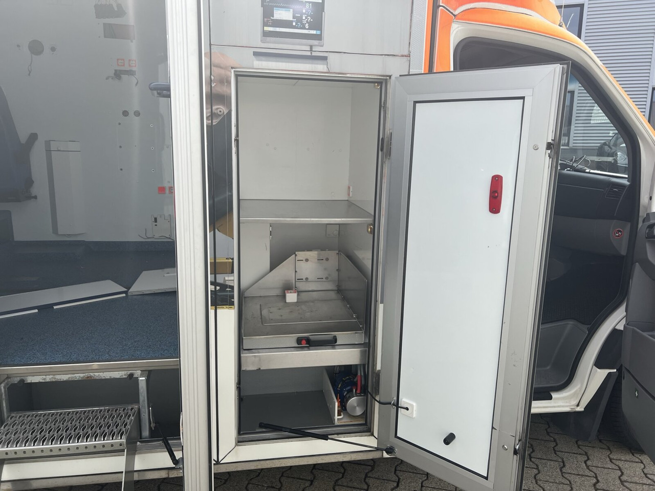 Ambulance Mercedes-Benz Sprinter 516 CDI 4x2 Sprinter 516 CDI 4x2, Rettungswagen, Bi-Xenon: picture 6 Ambulance Mercedes-Benz Sprinter 516 CDI 4x2 Sprinter 516 CDI 4x2, Rettungswagen, Bi-Xenon: picture 6