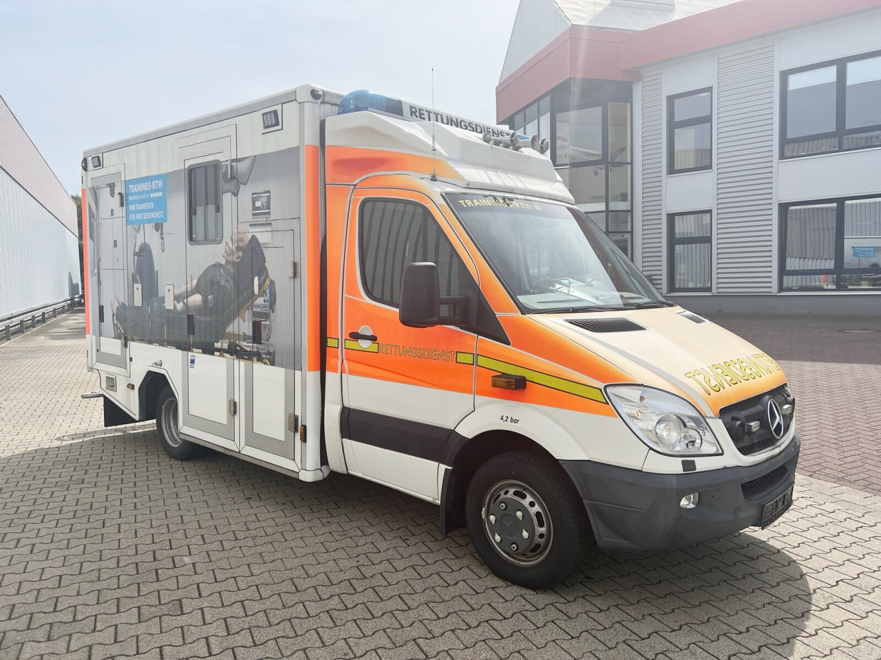 Ambulance Mercedes-Benz Sprinter 516 CDI 4x2 Sprinter 516 CDI 4x2, Rettungswagen, Bi-Xenon: picture 9 Ambulance Mercedes-Benz Sprinter 516 CDI 4x2 Sprinter 516 CDI 4x2, Rettungswagen, Bi-Xenon: picture 9