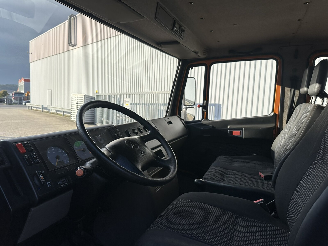 Mercedes-Benz Vario 813 D 4x2 Doka Vario 813 D 4x2 Doka, Meiller Kipper - Tipper: picture 5 Mercedes-Benz Vario 813 D 4x2 Doka Vario 813 D 4x2 Doka, Meiller Kipper - Tipper: picture 5