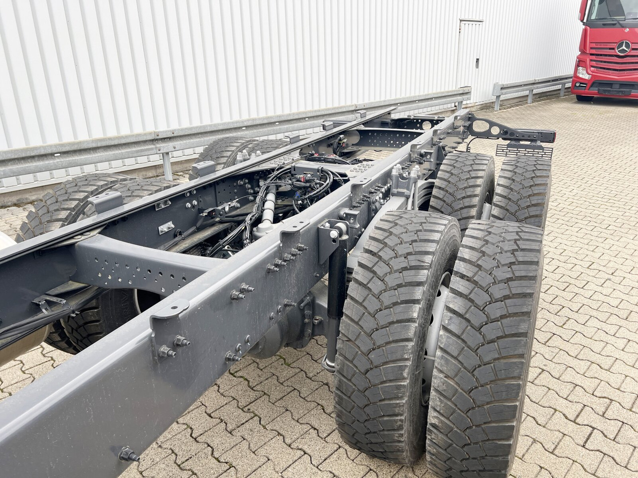 Renault C 480 8x4 C 480 8x4 - Cab chassis truck: picture 2 Renault C 480 8x4 C 480 8x4 - Cab chassis truck: picture 2