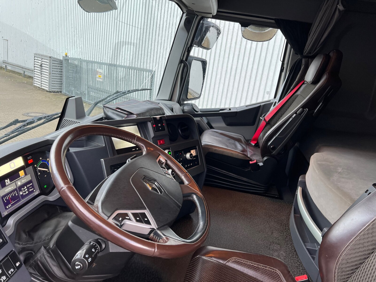 Renault C 520 6x4 C 520 6x4, Retarder, Nebenantrieb - Hook lift truck: picture 3 Renault C 520 6x4 C 520 6x4, Retarder, Nebenantrieb - Hook lift truck: picture 3
