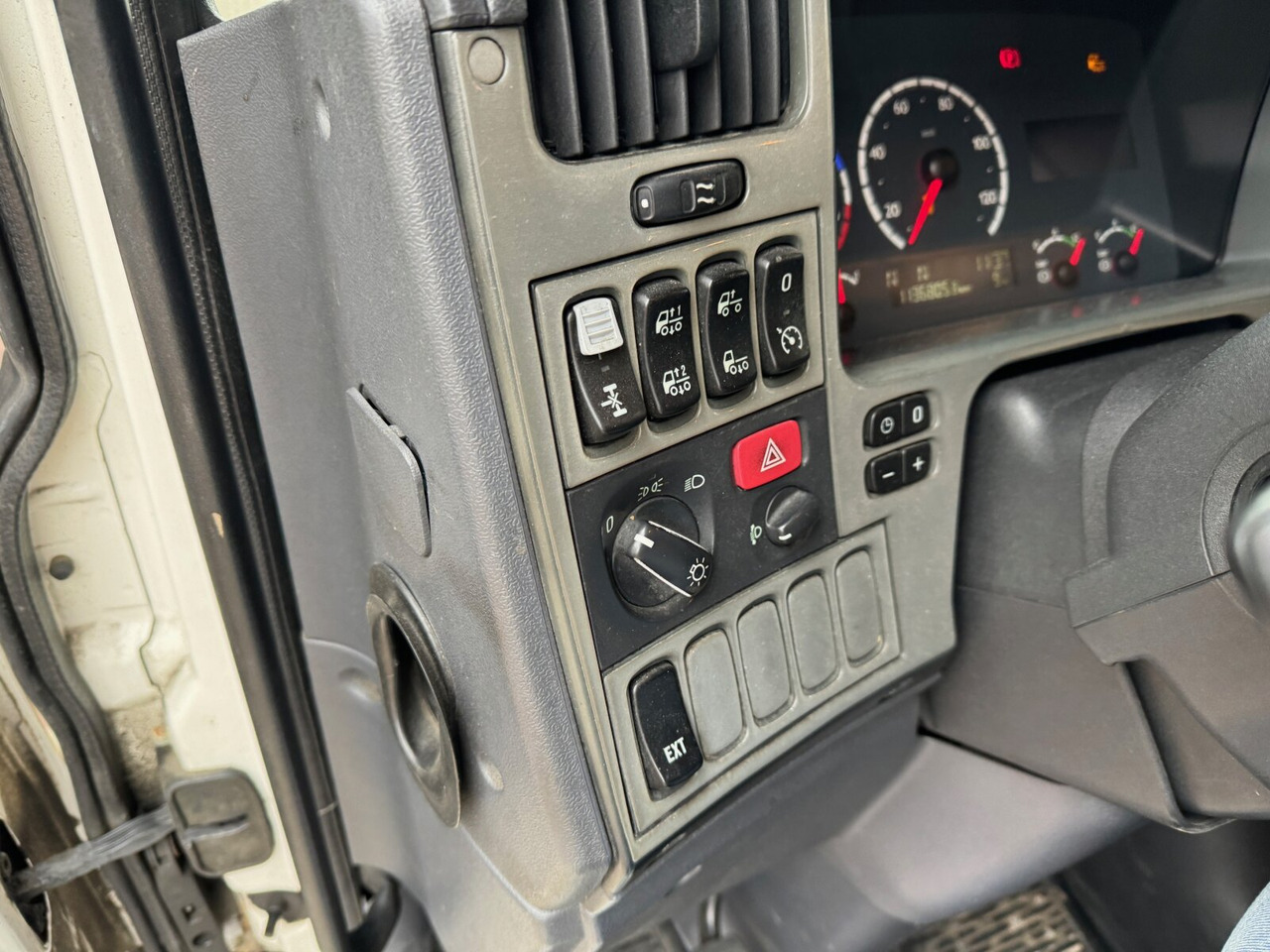 Scania R380 DB 4x2 MNA R380 DB 4x2 MNA, Platz für Heckkran, 2x AHK - Crane truck, Dropside/ Flatbed truck: picture 4 Scania R380 DB 4x2 MNA R380 DB 4x2 MNA, Platz für Heckkran, 2x AHK - Crane truck, Dropside/ Flatbed truck: picture 4