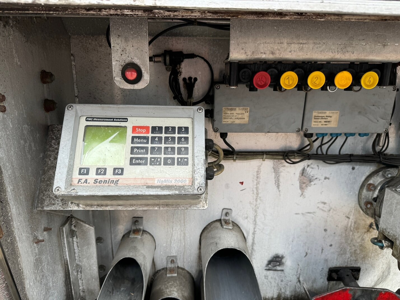 Schrader Z-STA 24-42.7/4 Tankauflieger Z-STA 24-42.7/4, 4 Kammern, ca. 42700l, 2x Liftachse, Oben-/Untenbefüllung - Tank semi-trailer: picture 3 Schrader Z-STA 24-42.7/4 Tankauflieger Z-STA 24-42.7/4, 4 Kammern, ca. 42700l, 2x Liftachse, Oben-/Untenbefüllung - Tank semi-trailer: picture 3