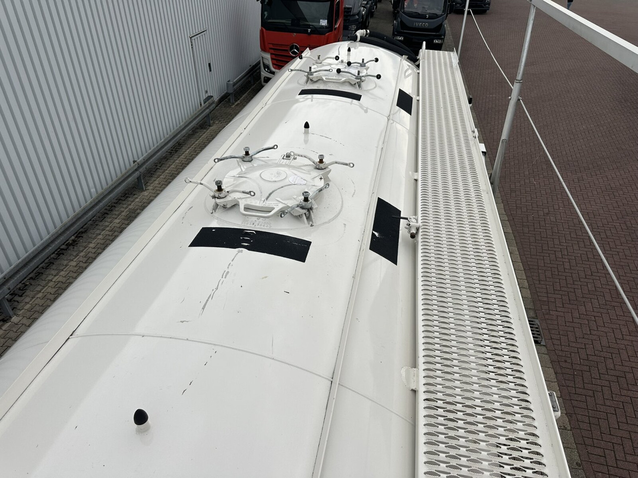 Spitzer SF 2739/2P SF 2739/2P Siloauflieger ca. 39m³, 2x Liftachse - Silo semi-trailer: picture 3 Spitzer SF 2739/2P SF 2739/2P Siloauflieger ca. 39m³, 2x Liftachse - Silo semi-trailer: picture 3