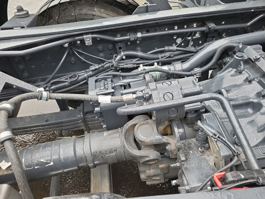 T-Way AT410T51 8x4 T-Way AT410T51 8x4, Retarder, Nebenantrieb, 4x VORHANDEN! - Cab chassis truck: picture 5 T-Way AT410T51 8x4 T-Way AT410T51 8x4, Retarder, Nebenantrieb, 4x VORHANDEN! - Cab chassis truck: picture 5