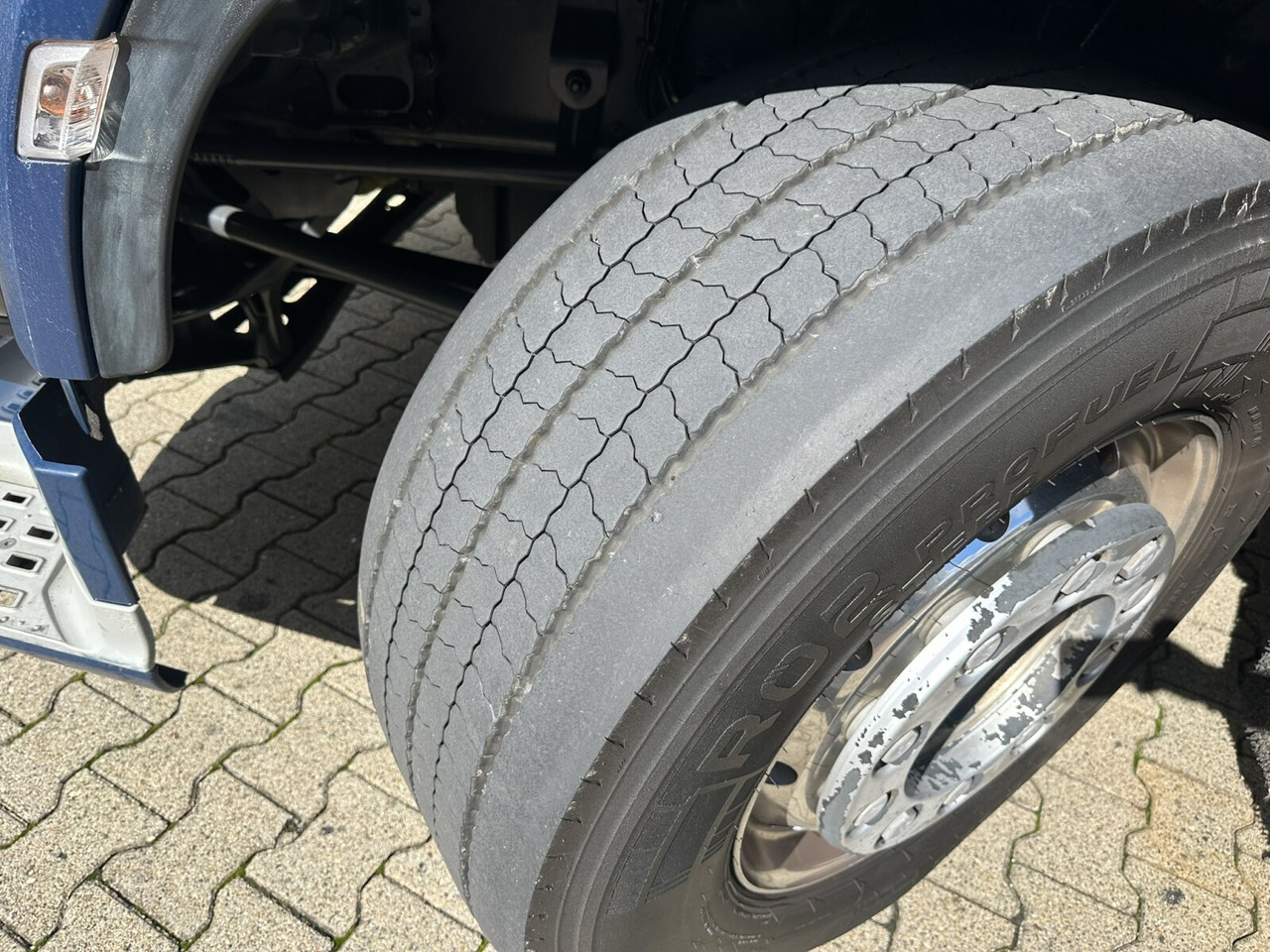 DAF XF 530 FT 6x2 XF 530 FT 6x2, Intarder, Navi, Spacecab, Vorlauflenk/lift, zGG 68t - Tractor unit: picture 2 DAF XF 530 FT 6x2 XF 530 FT 6x2, Intarder, Navi, Spacecab, Vorlauflenk/lift, zGG 68t - Tractor unit: picture 2