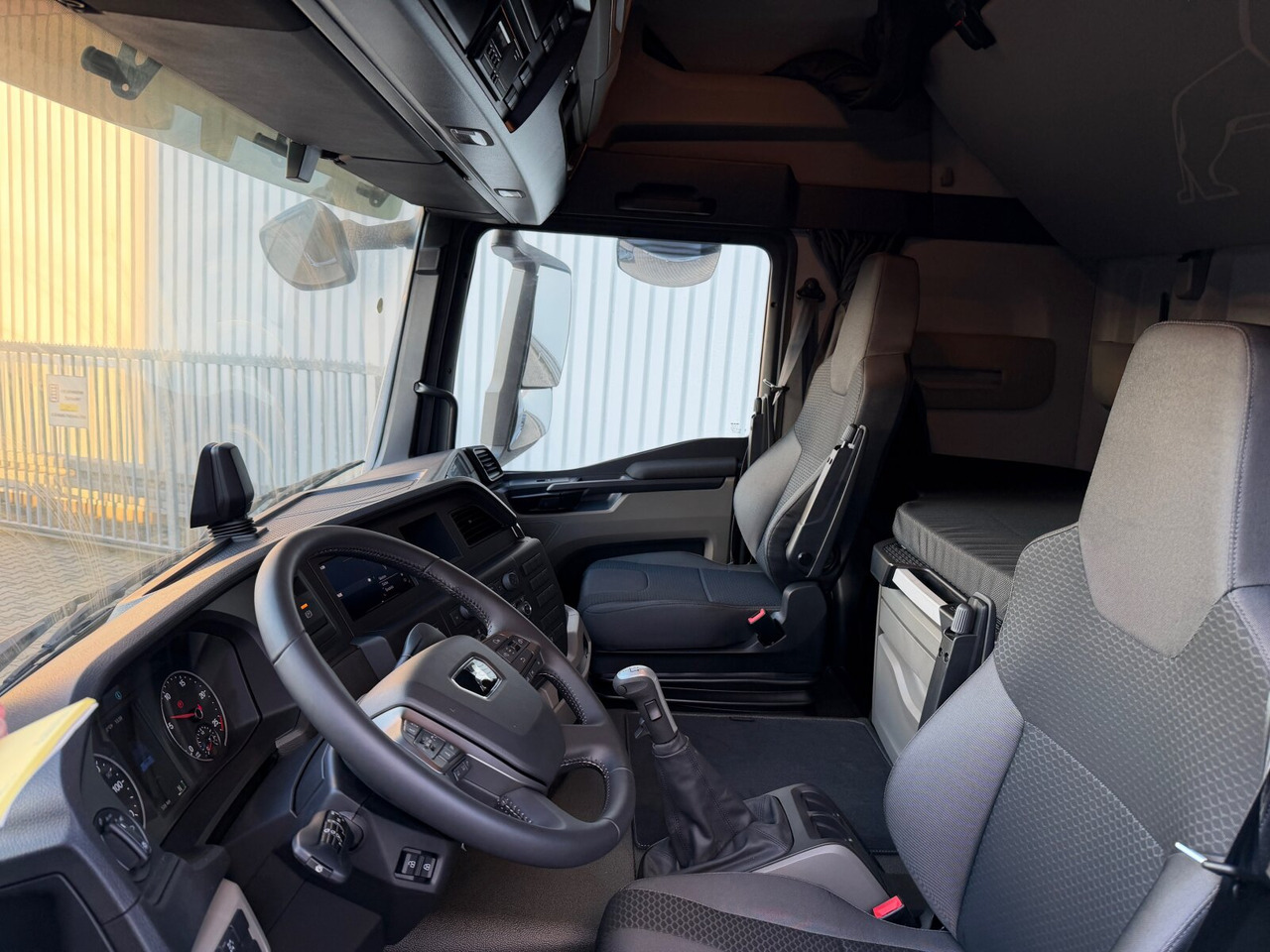 MAN TGS 33.520 6x4 BL SA TGS 33.520 6x4 BL SA, Retarder, LED, Nebenantrieb - Tractor unit: picture 3 MAN TGS 33.520 6x4 BL SA TGS 33.520 6x4 BL SA, Retarder, LED, Nebenantrieb - Tractor unit: picture 3