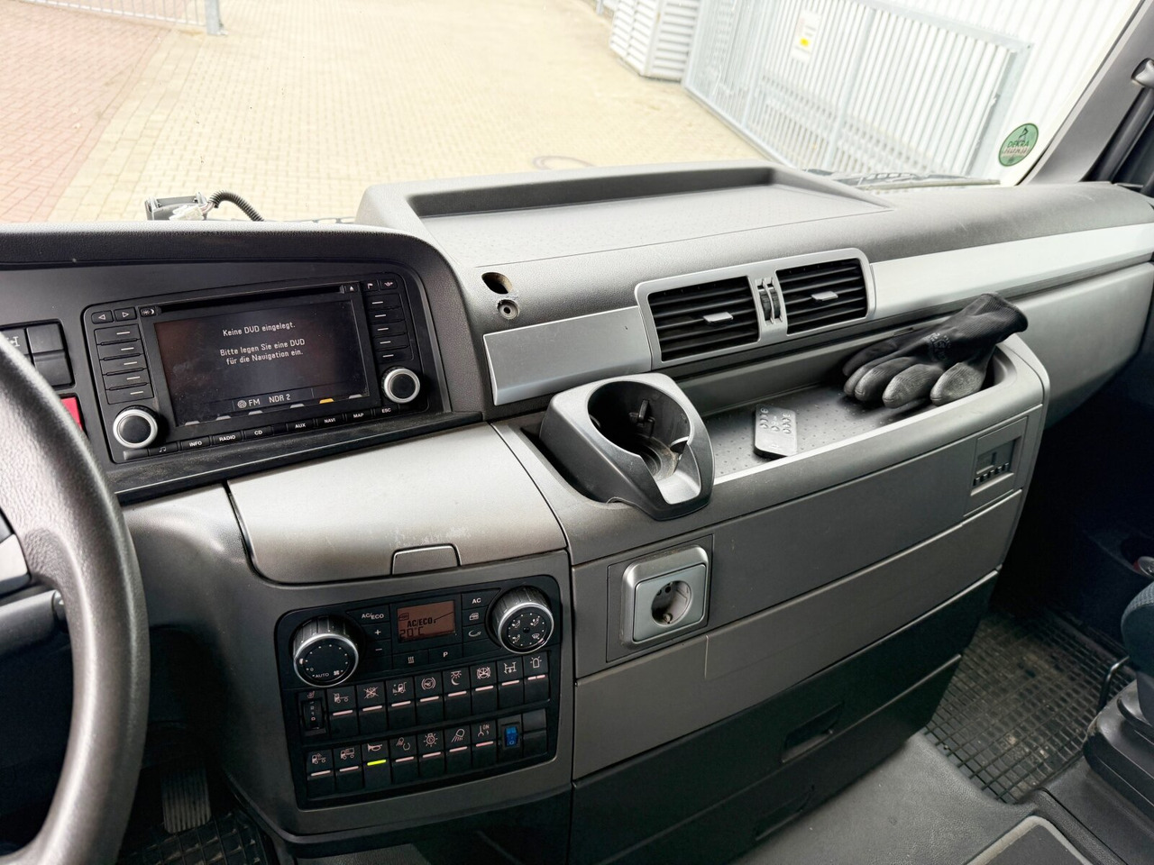 MAN TGX 26.480 6x4 BLS TGX 26.480 6x4 BLS, Retarder, XLX, Standklima, Hydraulik, zGG 90t - Tractor unit: picture 5 MAN TGX 26.480 6x4 BLS TGX 26.480 6x4 BLS, Retarder, XLX, Standklima, Hydraulik, zGG 90t - Tractor unit: picture 5