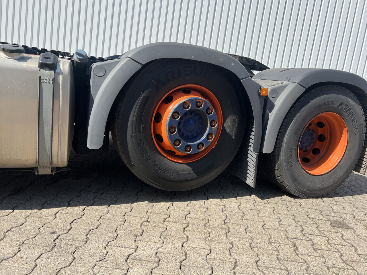 MAN TGX 26.500 6X2/4 BLS TGX 26.500 6X2/4 BLS, Intarder, Vorlauflenk-/lift, Standklima, XXL-Fahrerhaus - Tractor unit: picture 4 MAN TGX 26.500 6X2/4 BLS TGX 26.500 6X2/4 BLS, Intarder, Vorlauflenk-/lift, Standklima, XXL-Fahrerhaus - Tractor unit: picture 4