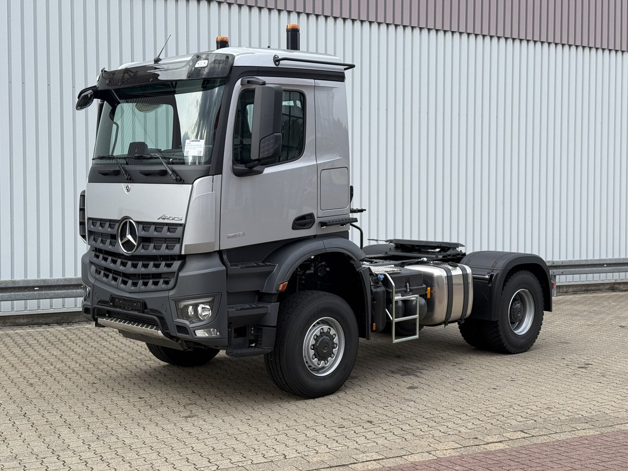 Mercedes-Benz Arocs 1853 AS 4x4 Arocs 1853 AS 4x4, Retarder, MultimediaCockpit, Navi - Tractor unit: picture 1 Mercedes-Benz Arocs 1853 AS 4x4 Arocs 1853 AS 4x4, Retarder, MultimediaCockpit, Navi - Tractor unit: picture 1