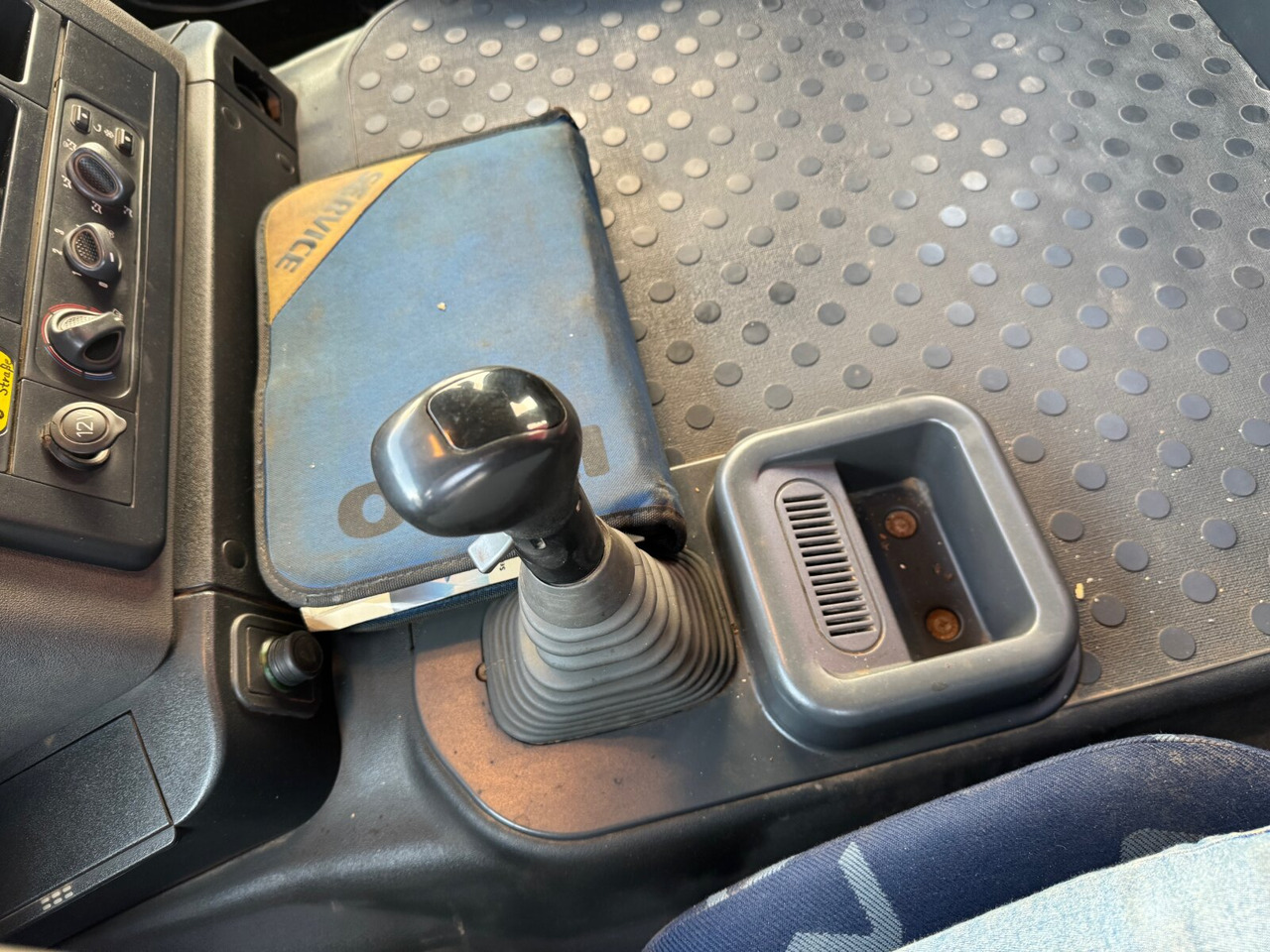 Cab chassis truck Trakker AD260T36W 6x6 Trakker AD260T36W 6x6: picture 8