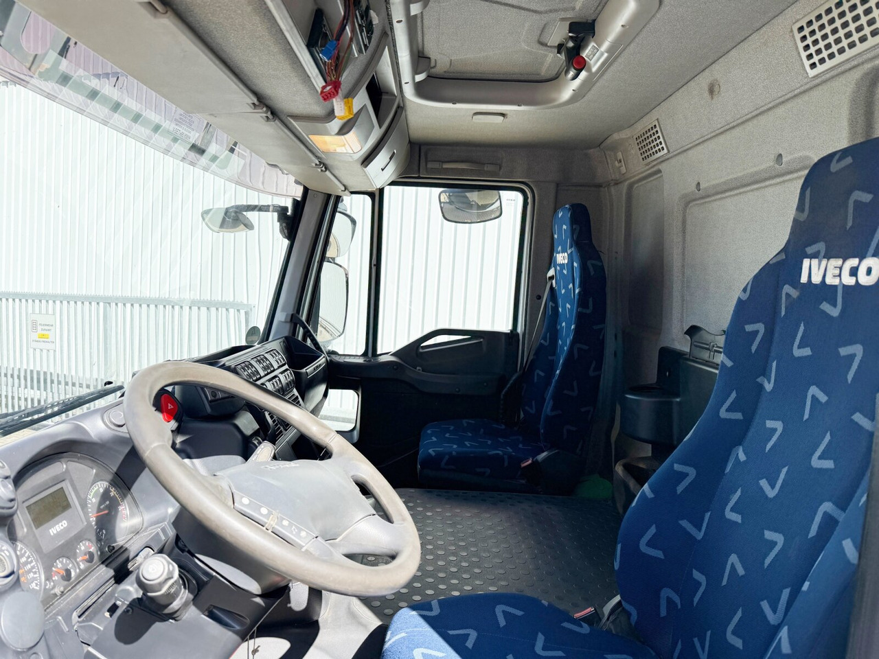 Trakker AD260T41/P 6x4 Trakker AD260T41/P 6x4, EEV, VDL S-21-5200 - Hook lift truck: picture 2 Trakker AD260T41/P 6x4 Trakker AD260T41/P 6x4, EEV, VDL S-21-5200 - Hook lift truck: picture 2