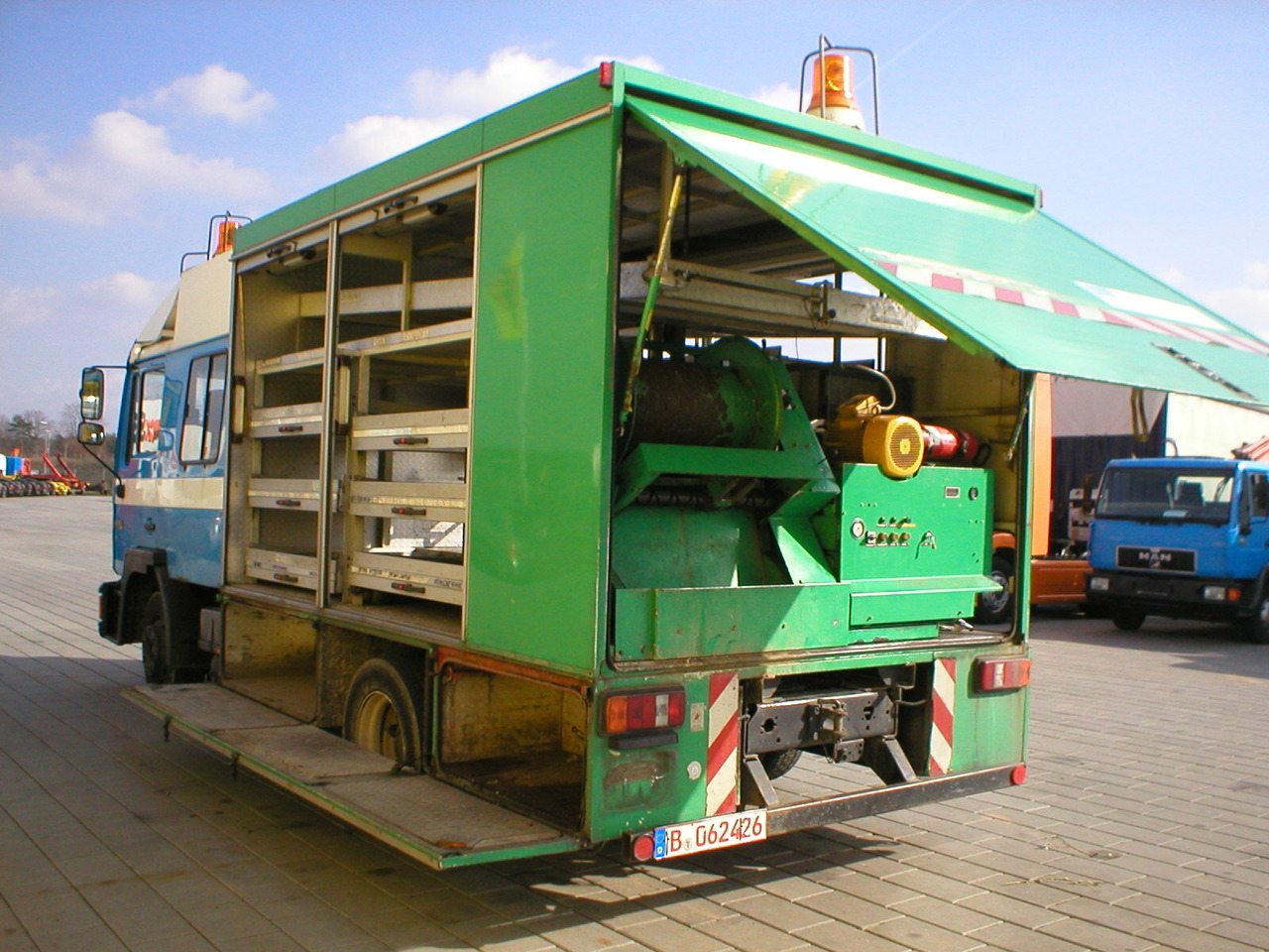 MAN M02 12.232 4x2 Spülwagen - Truck: picture 2 MAN M02 12.232 4x2 Spülwagen - Truck: picture 2