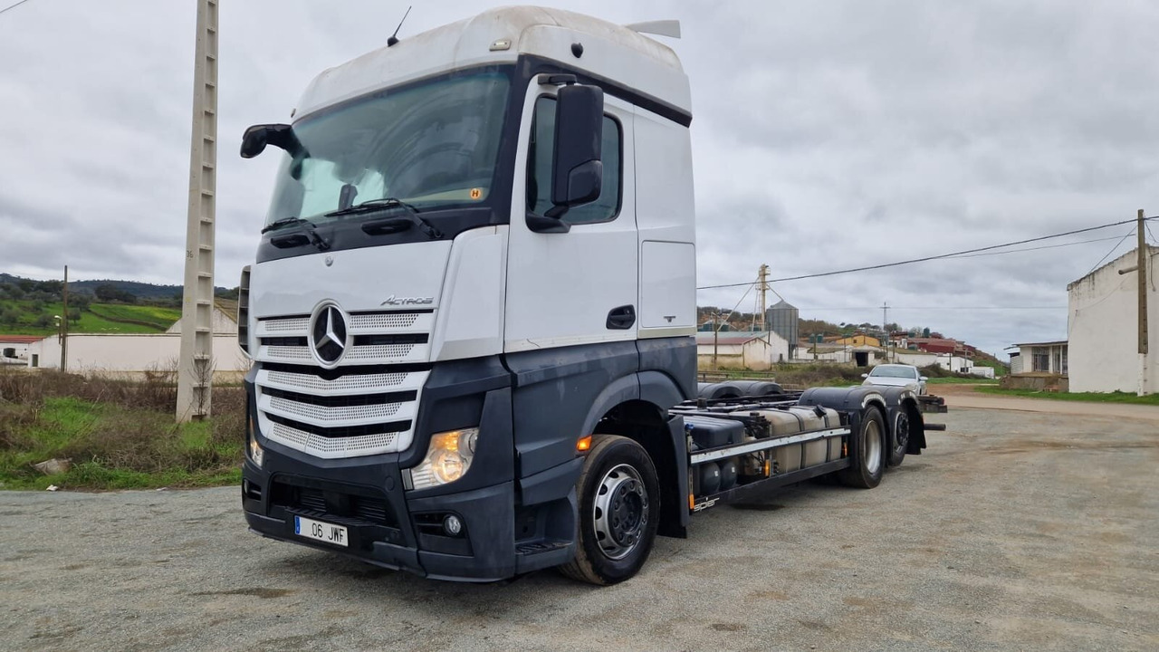 Mercedes-Benz Actros 2545 6x2 - Truck: picture 1 Mercedes-Benz Actros 2545 6x2 - Truck: picture 1