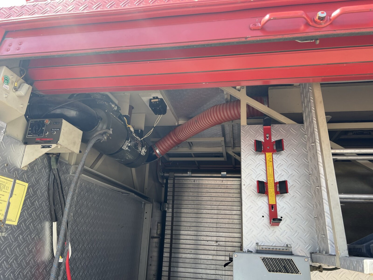 Unimog U 1300 L 435/11 4x4 U 1300 L 435/11 4x4, Bundeswehr-Feuerwehr - Fire truck: picture 5 Unimog U 1300 L 435/11 4x4 U 1300 L 435/11 4x4, Bundeswehr-Feuerwehr - Fire truck: picture 5