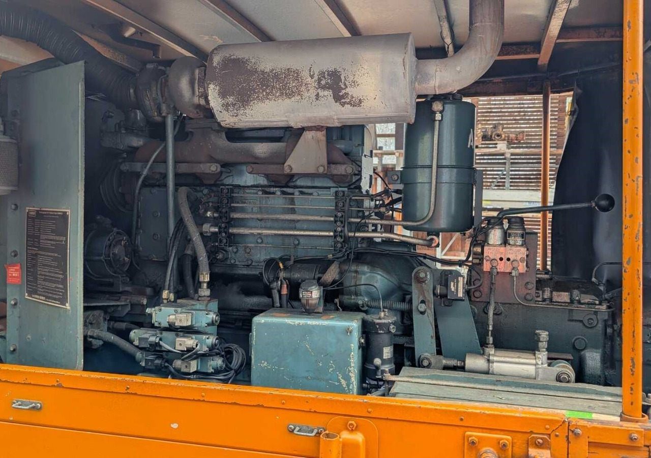 Unimog U52 411 4x4 Schneefräse U52 411 4x4, Schmidt Schneefräse mit Separatmotor - Van: picture 3 Unimog U52 411 4x4 Schneefräse U52 411 4x4, Schmidt Schneefräse mit Separatmotor - Van: picture 3