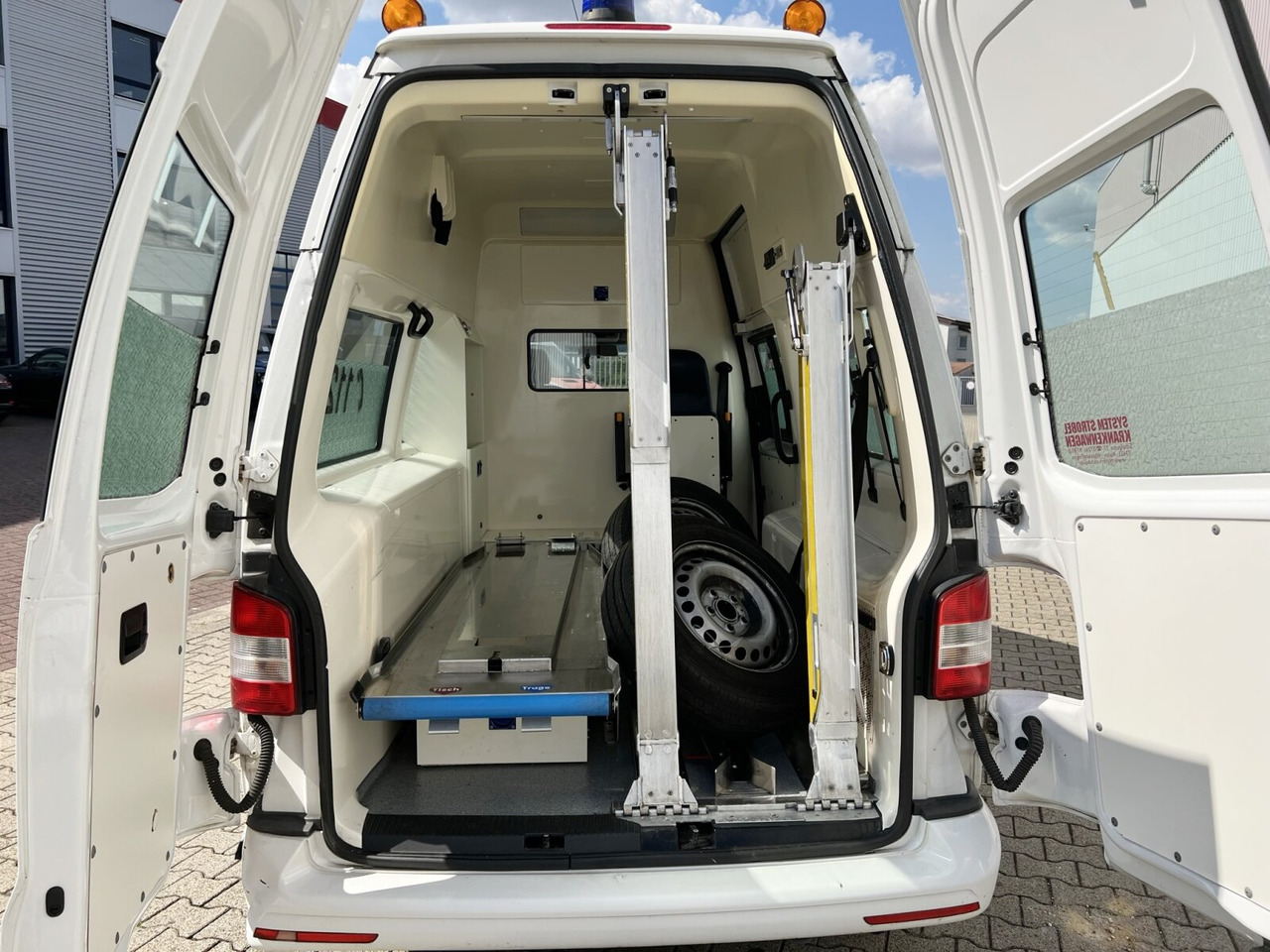 Ambulance Volkswagen T5 2.0 TDI 4x2 T5 2.0 TDI 4x2, Krankenwagen: picture 12