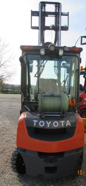 Toyota 8FGF25 - LPG forklift: picture 2 Toyota 8FGF25 - LPG forklift: picture 2