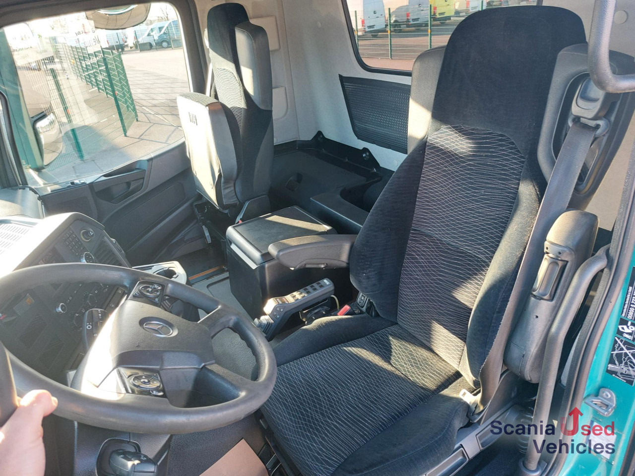 MERCEDES-BENZ Arocs 4142K Abroll Kipper HIAB XR26S51 / AP-Achsen - Tipper: picture 2 MERCEDES-BENZ Arocs 4142K Abroll Kipper HIAB XR26S51 / AP-Achsen - Tipper: picture 2