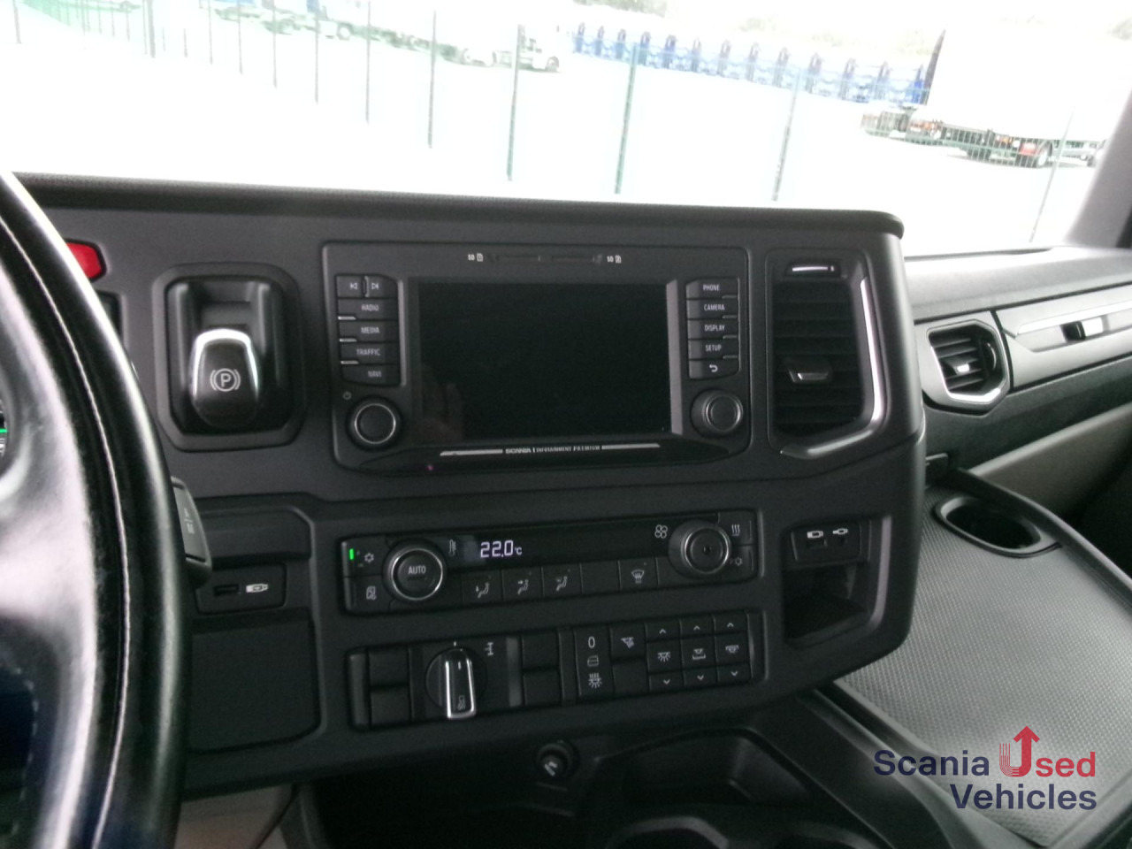 SCANIA R 450 A4x2EB 2 Tanks Standklima TOP!!! - Tractor unit: picture 3 SCANIA R 450 A4x2EB 2 Tanks Standklima TOP!!! - Tractor unit: picture 3