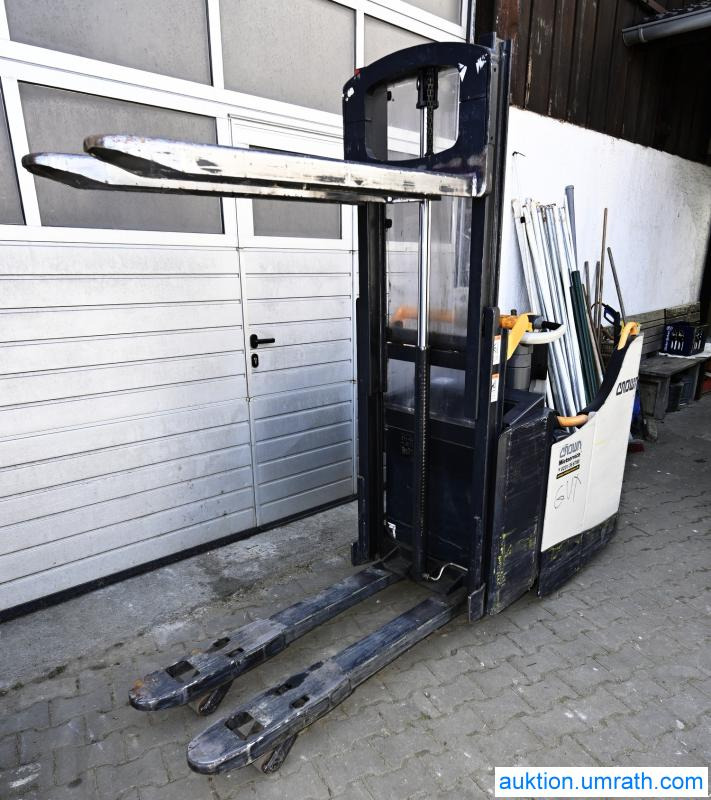 Crown DT 3040 Doppelstock Hochhubwagen Elektro Mitfahr- Hubwagen Initialhub - Order picker: picture 3 Crown DT 3040 Doppelstock Hochhubwagen Elektro Mitfahr- Hubwagen Initialhub - Order picker: picture 3