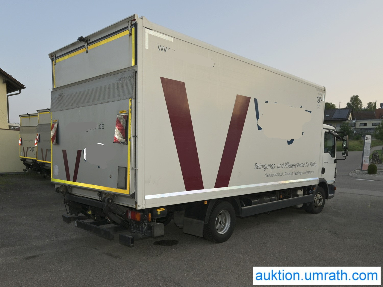 MAN TGL 12.250 4x2 L/BL Koffer Ladebordwand Klimaautomatik NAVI Luftfederung Automatikgetriebe EURO 6 - Box truck: picture 5 MAN TGL 12.250 4x2 L/BL Koffer Ladebordwand Klimaautomatik NAVI Luftfederung Automatikgetriebe EURO 6 - Box truck: picture 5