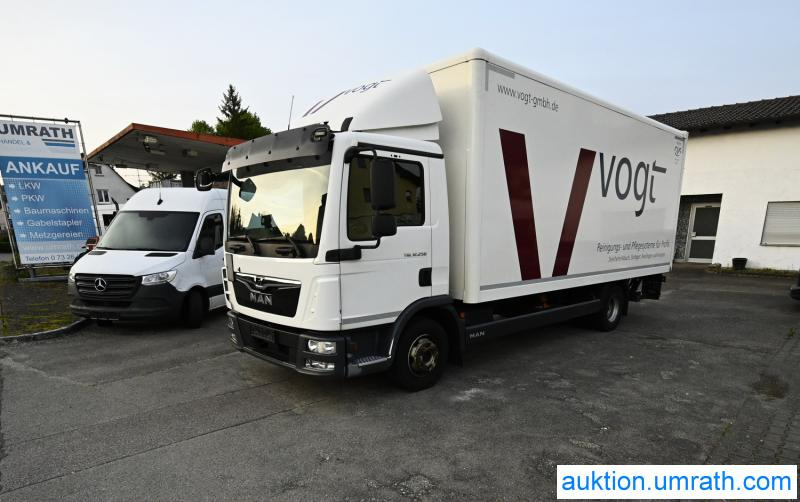 MAN (V181) MAN TGL 12.250 4x2 L/BL Koffer Ladebordwand Klimaautomatik NAVI Luftfederung Automatikgetriebe EURO 6 - Box truck: picture 2 MAN (V181) MAN TGL 12.250 4x2 L/BL Koffer Ladebordwand Klimaautomatik NAVI Luftfederung Automatikgetriebe EURO 6 - Box truck: picture 2