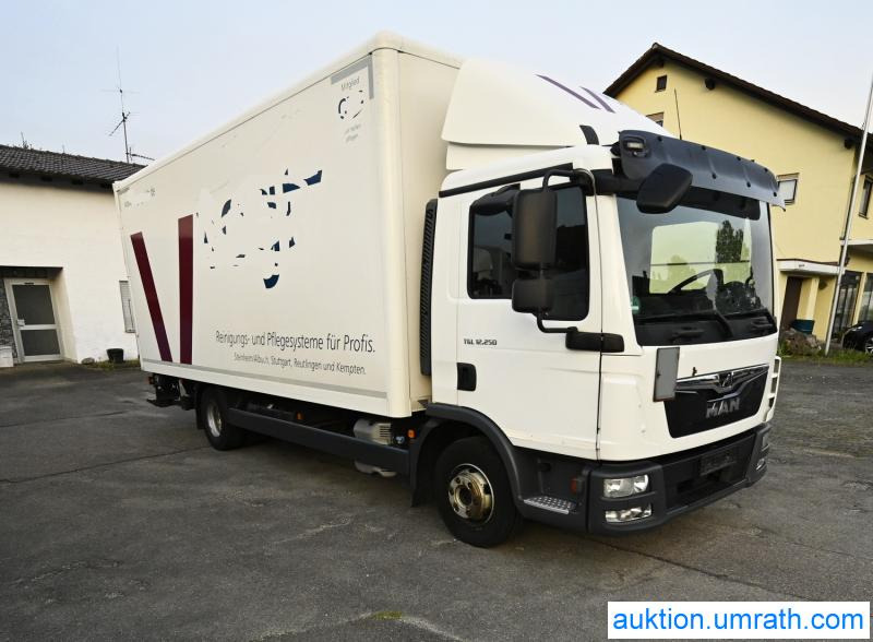 MAN (V181) MAN TGL 12.250 4x2 L/BL Koffer Ladebordwand Klimaautomatik NAVI Luftfederung Automatikgetriebe EURO 6 - Box truck: picture 4 MAN (V181) MAN TGL 12.250 4x2 L/BL Koffer Ladebordwand Klimaautomatik NAVI Luftfederung Automatikgetriebe EURO 6 - Box truck: picture 4