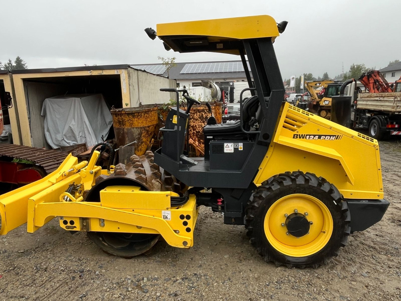 BOMAG Walzenzug BW 124 PDH-4 Planierschild 100 Bstd. - Compactor: picture 4 BOMAG Walzenzug BW 124 PDH-4 Planierschild 100 Bstd. - Compactor: picture 4