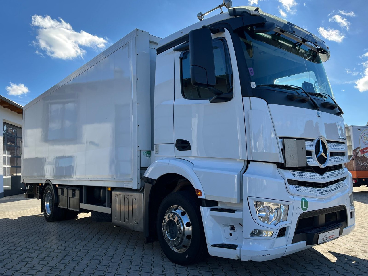 Mercedes-Benz Antos 1836 Klappwand Getränkekoffer beheizt - Beverage truck: picture 4 Mercedes-Benz Antos 1836 Klappwand Getränkekoffer beheizt - Beverage truck: picture 4