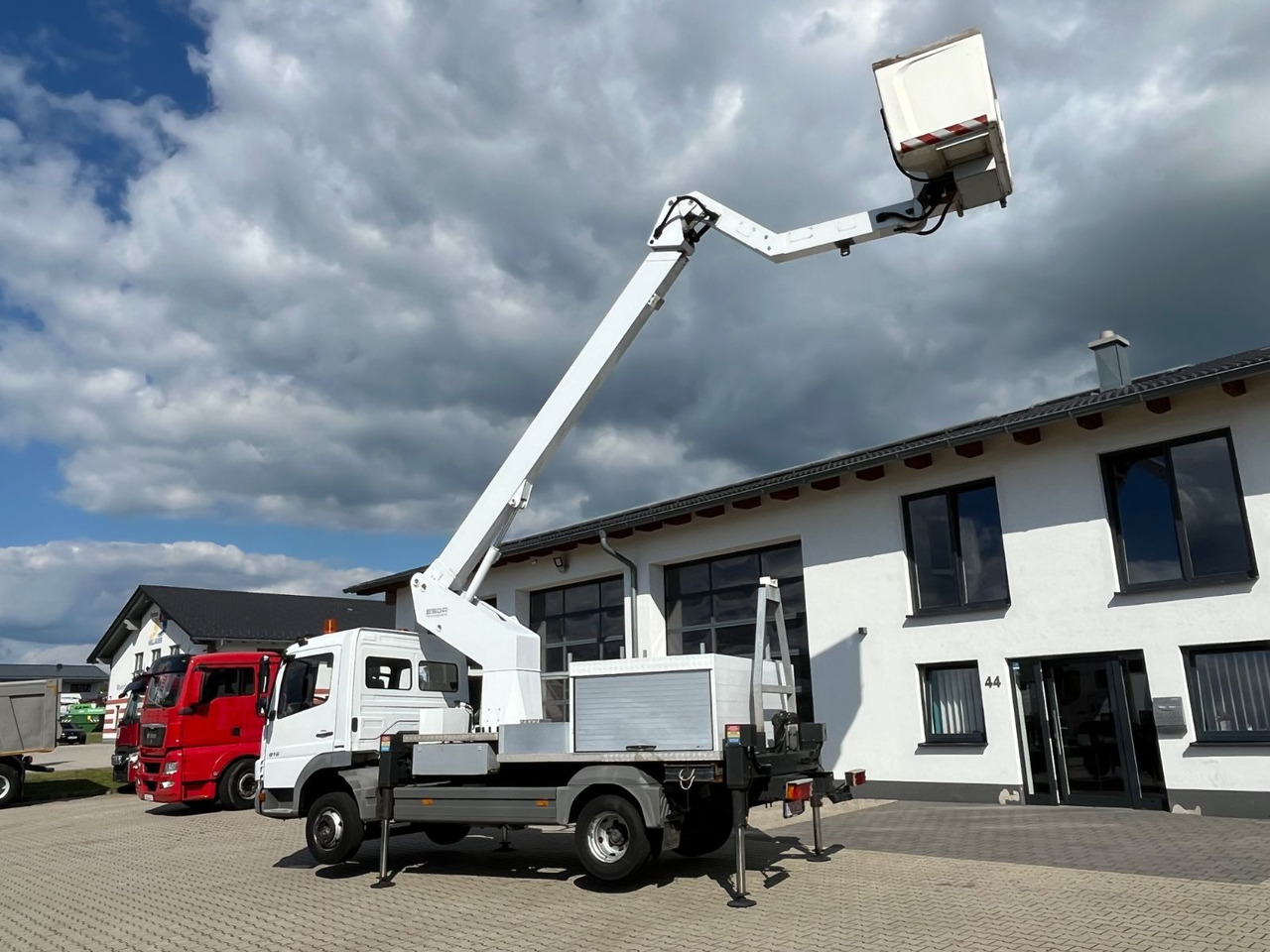 Mercedes-Benz Atego 816 ESDA TG 1800 Steiger 1000V isoliert - Truck mounted aerial platform: picture 2 Mercedes-Benz Atego 816 ESDA TG 1800 Steiger 1000V isoliert - Truck mounted aerial platform: picture 2