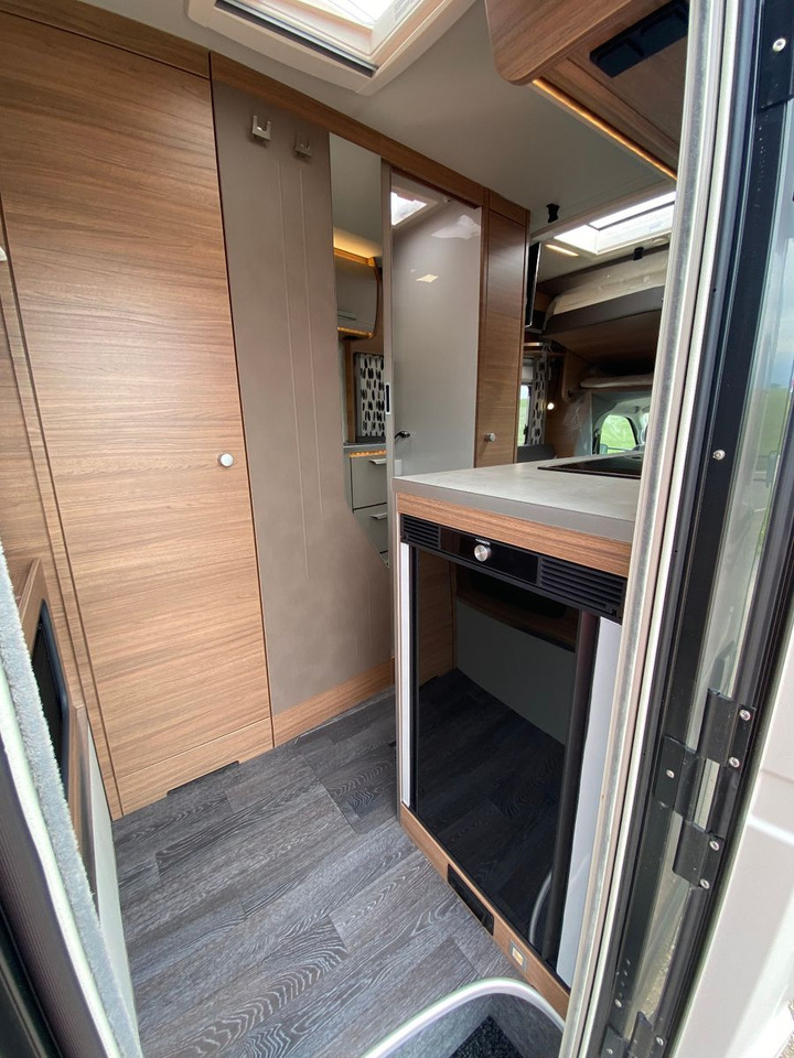 Semi-integrated motorhome Knaus Tourer Van 500 LT, slide Bett, 4 P. Zulassung: picture 16