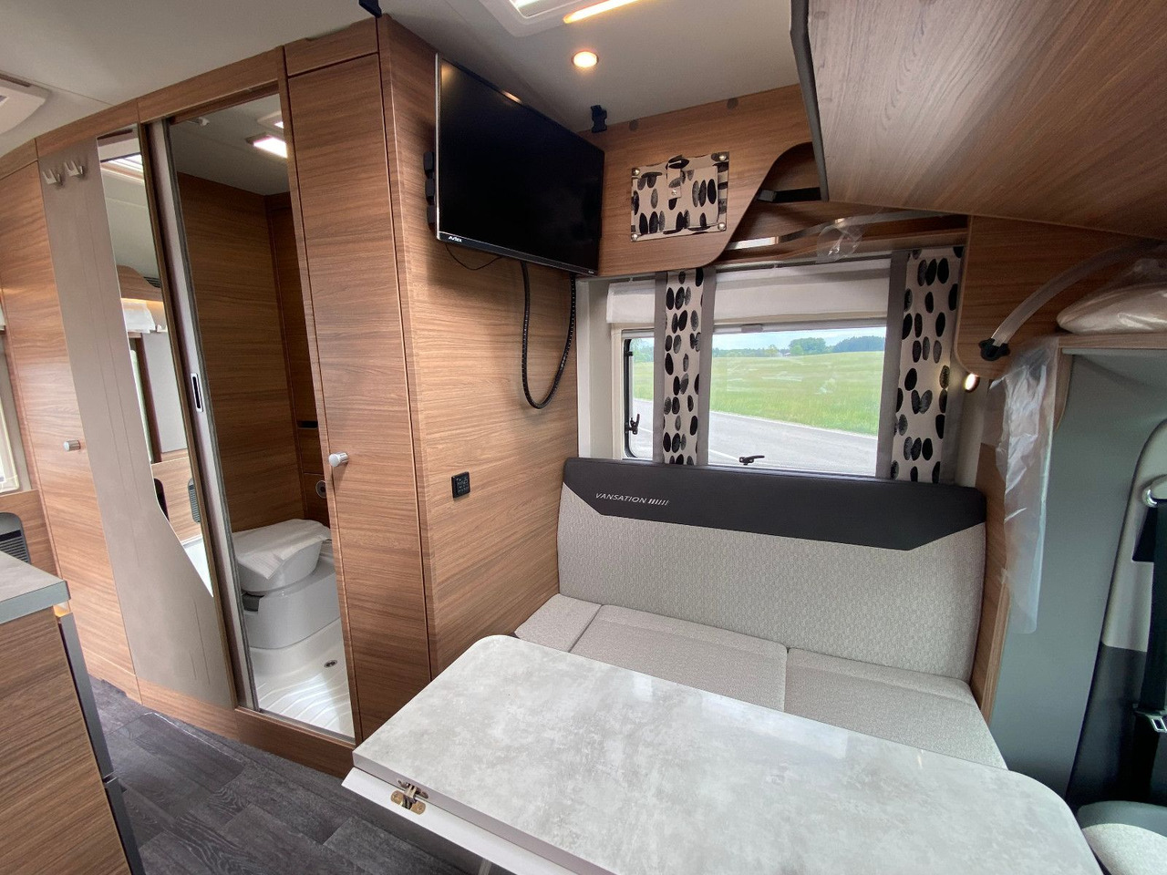 Semi-integrated motorhome Knaus Tourer Van 500 LT, slide Bett, 4 P. Zulassung: picture 15