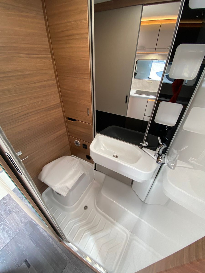 Semi-integrated motorhome Knaus Tourer Van 500 LT, slide Bett, 4 P. Zulassung: picture 12