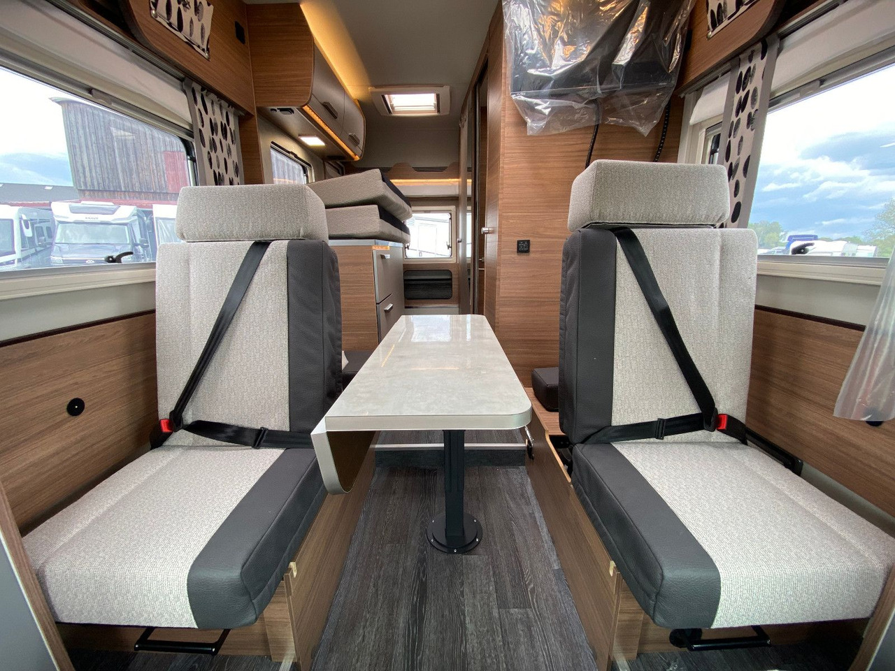 Semi-integrated motorhome Knaus Tourer Van 500 LT, slide Bett, 4 P. Zulassung: picture 9