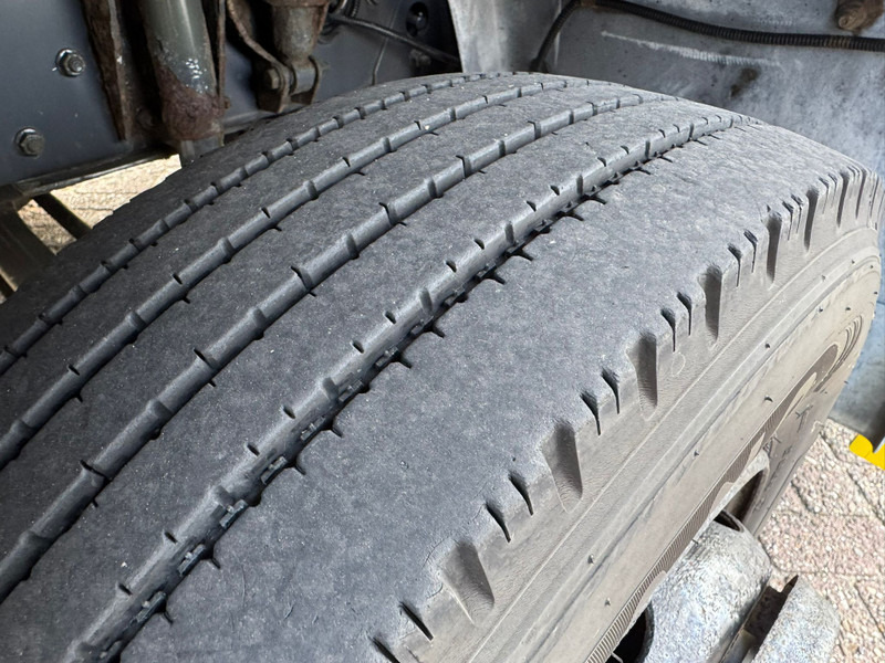 Box truck DAF LF 45.180 / Manual / Tail Lift / NL Truck: picture 16 Box truck DAF LF 45.180 / Manual / Tail Lift / NL Truck: picture 16