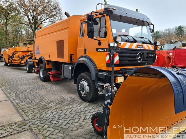 Overaasen RS 200 - Road sweeper: picture 5 Overaasen RS 200 - Road sweeper: picture 5