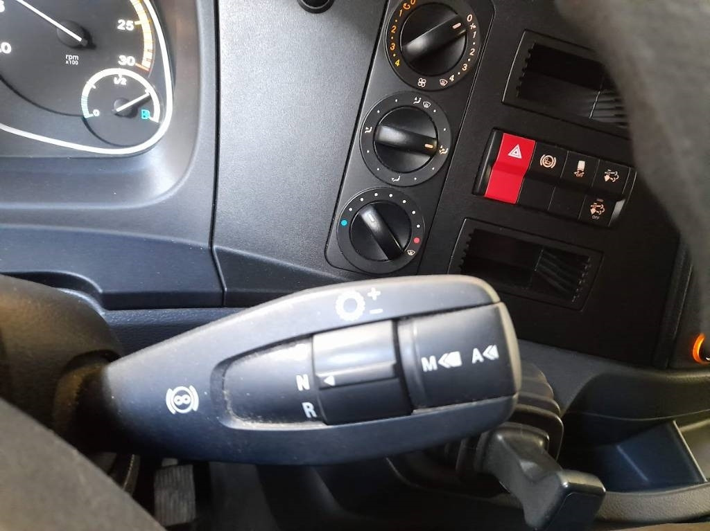 Mercedes-Benz Atego 821 - Refrigerator truck: picture 5 Mercedes-Benz Atego 821 - Refrigerator truck: picture 5